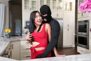 Minami Aizawa bị phụ huynh học sinh địt tả tơi